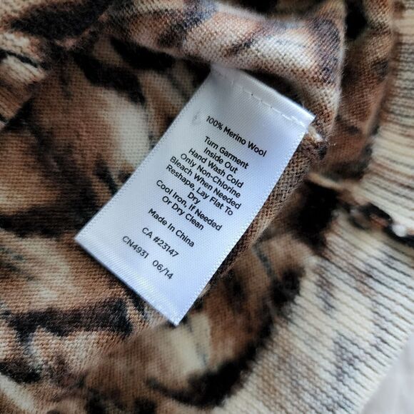 Talbots 100% merino wool animal print long sleeve cardigan - Picture 7 of 7
